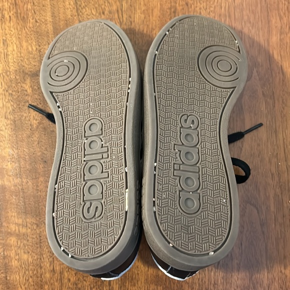 Adidas Black Synthetic Leather Youth Sneaker Size 2 - Picture 7 of 7